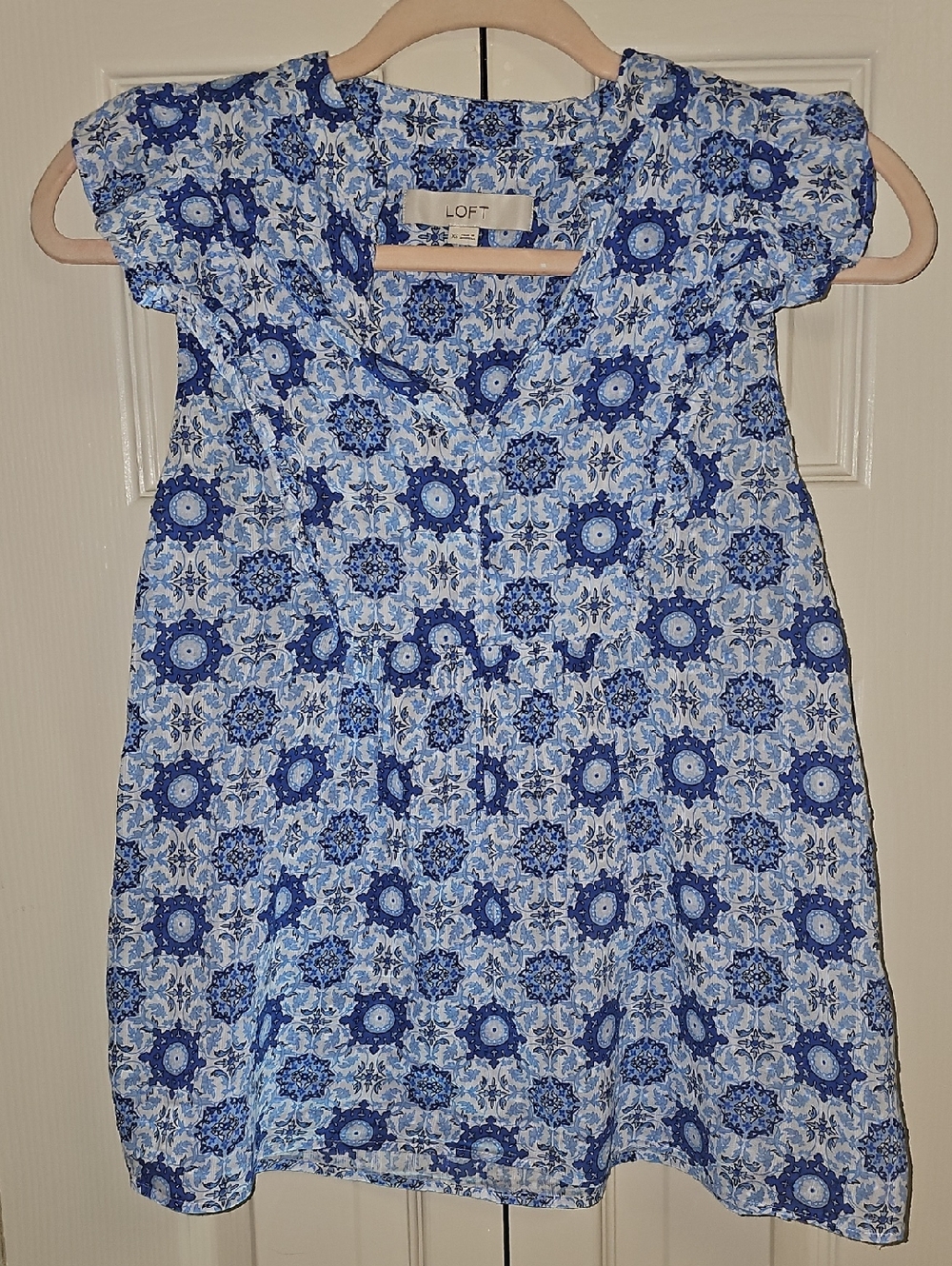 LOFT Blue and White Floral Medallion Short Sleeve Top